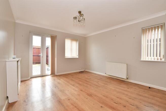 Lounge/Dining Area