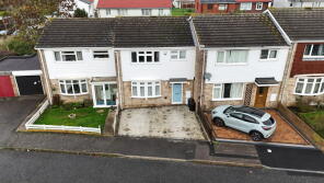 8, Owlets Hall Close, Hornchurch RM11 3TS
