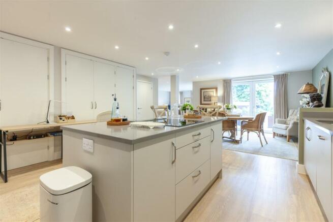 Kitchen 2.jpg