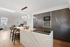 4a, Church Court, Richmond TW9 1JL