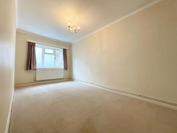 2 bed Flat for sale Image 6