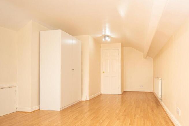 3 bed Semi-Detached Bungalow to rent Image 8