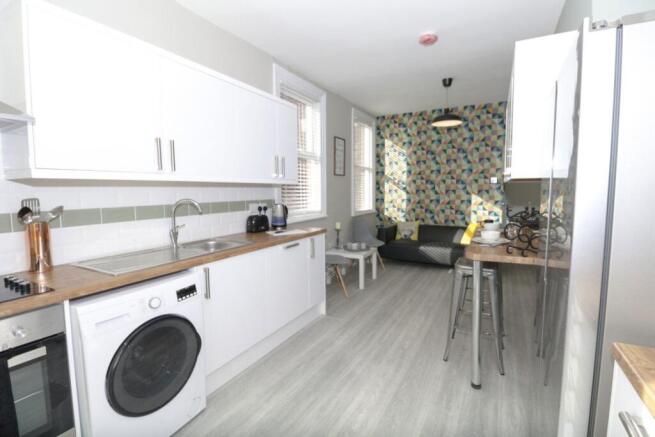 1 bed House Share to rent Image 5
