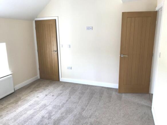 4 bed Semi-Detached to rent Image 10