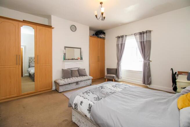 4 bed Semi-Detached for sale Image 9