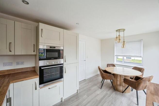4 bed Detached for sale Image 5