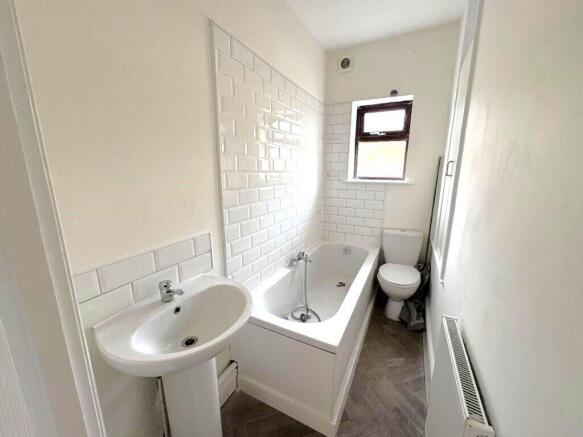 3 bed Terraced to rent Image 4