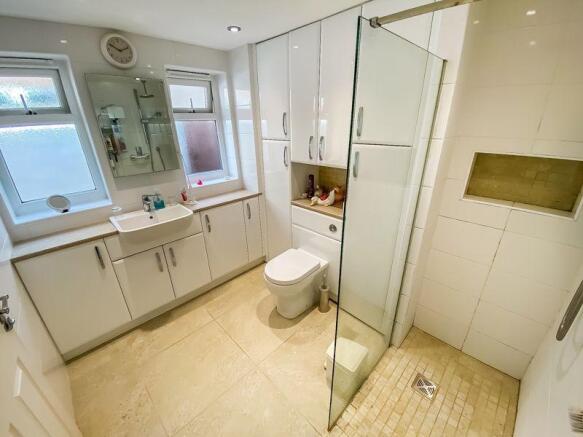 en suite showe...
