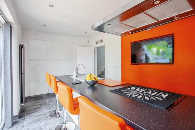 2 bed Semi-Detached for sale Image 7