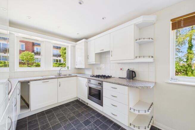 2 bed Apartment for sale Image 6