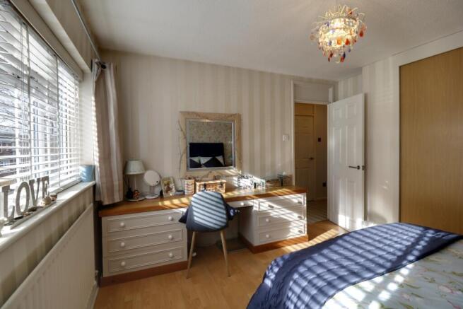 Bed 1 b