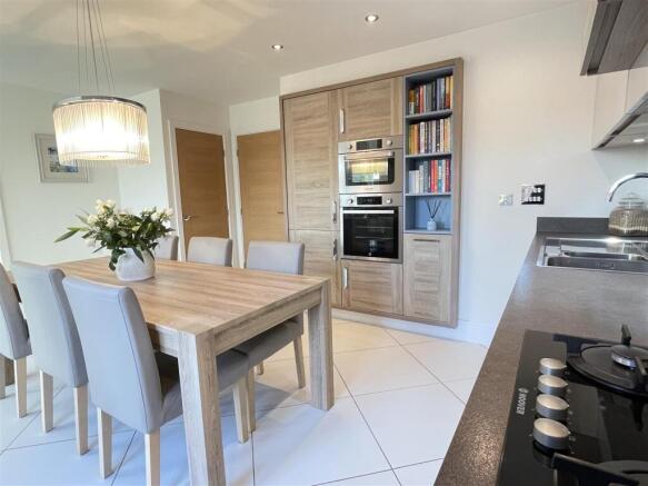 4 bed Detached for sale Image 7