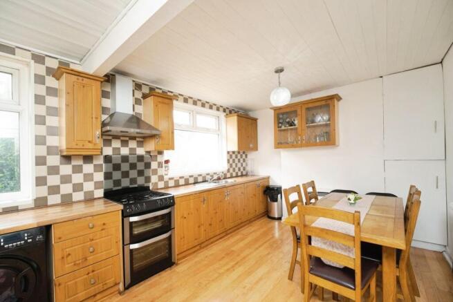 3 bed Semi-Detached for sale Image 4