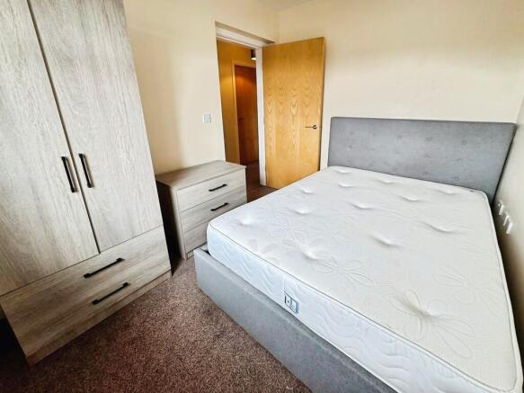 2 bed Apartment to rent Image 11