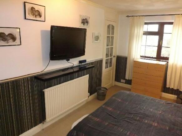 Bedroom 2 Pic 2