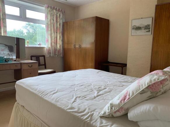 bed2.jpg