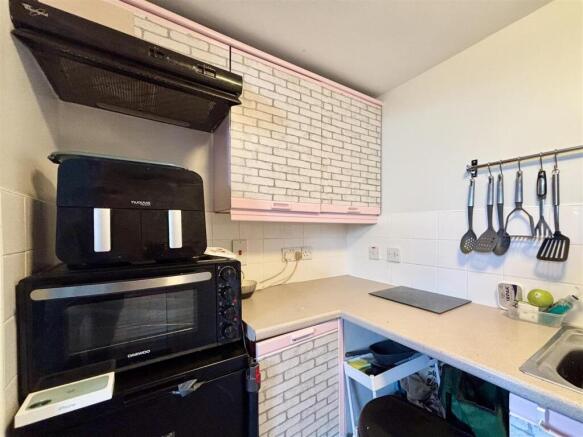 1 bed Apartment for sale Image 8