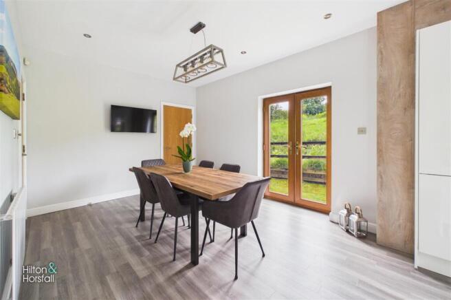 4 bed Detached for sale Image 8
