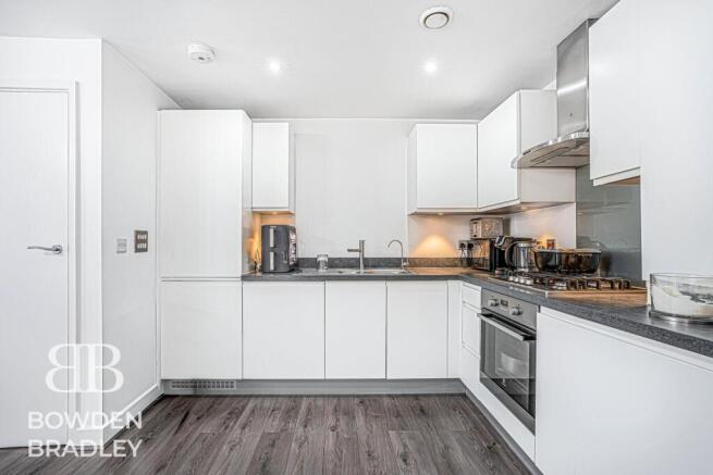New Mossford Way, Barkingside, IG6 photo 4