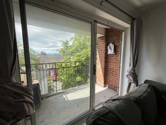 2 bed Flat for sale Image 5