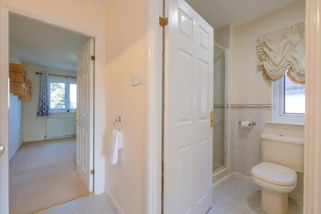 Jack & Jill en-suite