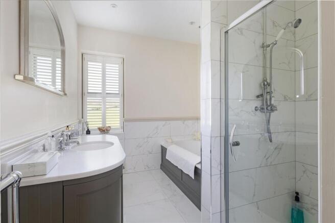 4 bed Detached for sale Image 11