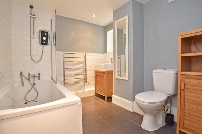 2 bed Flat for sale Image 5