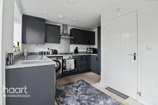 Madingley Drive, Hampton Woods photo 4