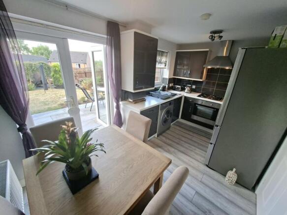 KITCHEN/BREAKFAST ROOM