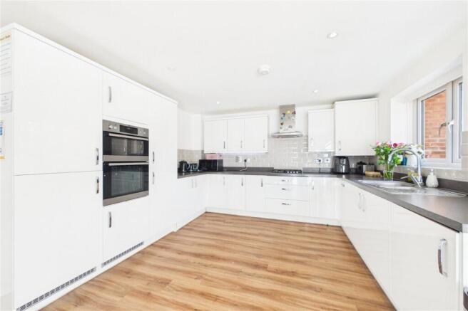 Cook Grove, Spencers Wood, Reading, Berkshire, RG7 photo 4
