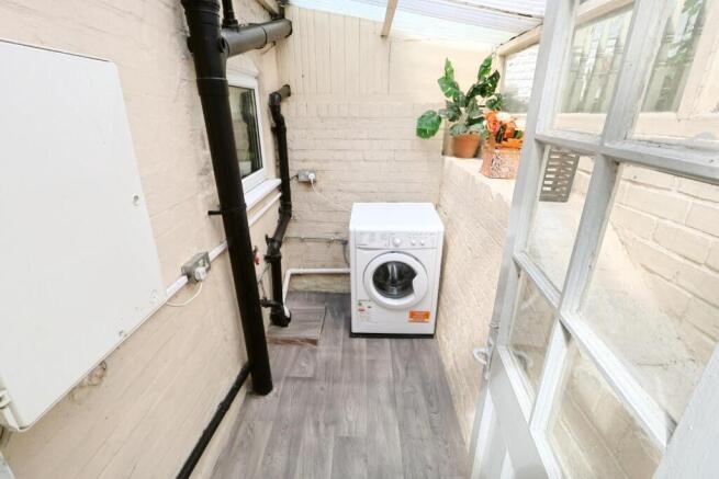 OUTSIDE UTILITY ROOM