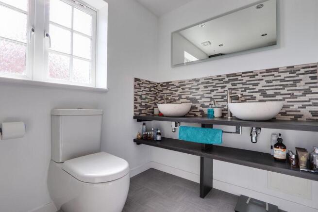 Ensuite to Bed 1