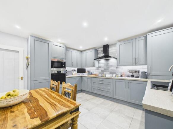 33, Elizabeth Avenue, Bridgnorth photo 4