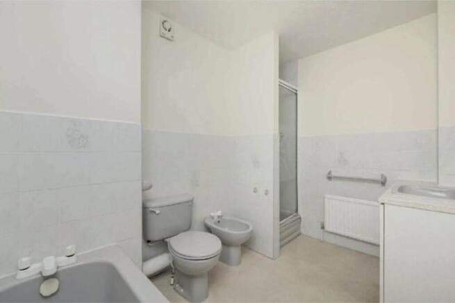 2 bed Flat for sale Image 12