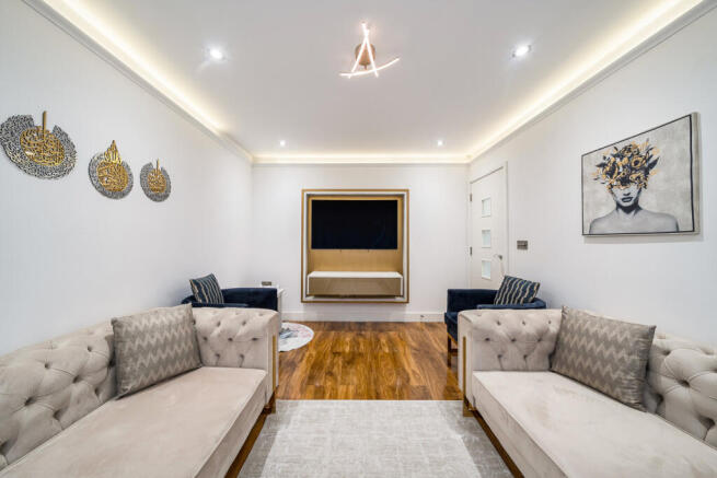 1395765-12-696672...