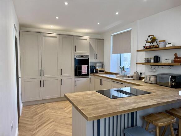 Thomas Street, Holyhead, Isle of Anglesey, LL65 photo 4