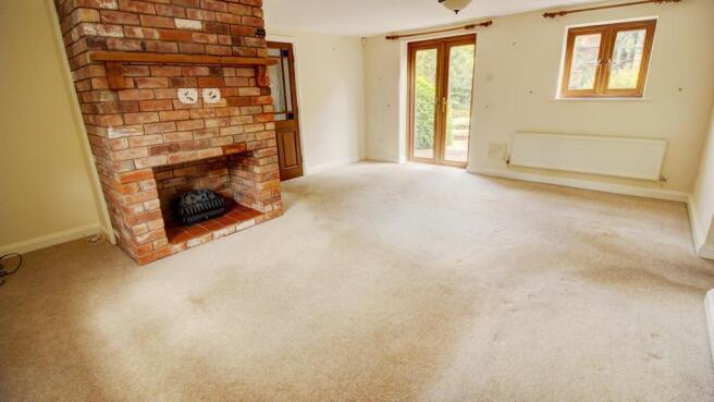 Lounge (alt angle)