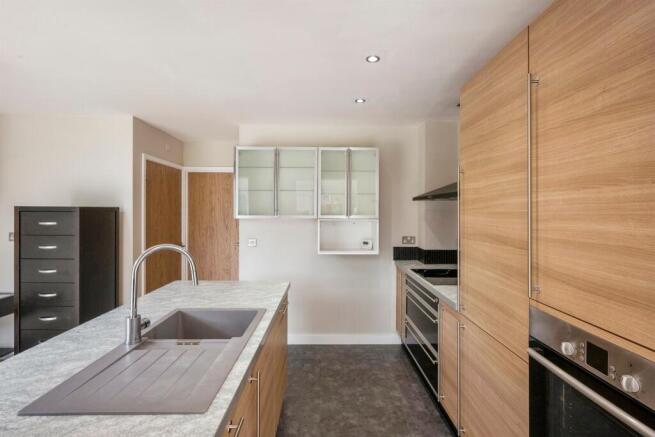 4 bed Town House for sale Image 7
