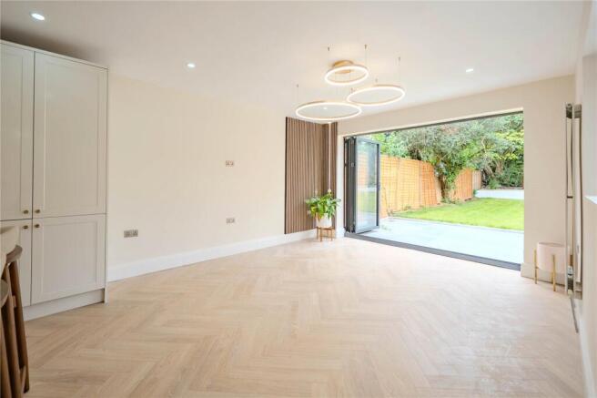 4 bed Semi-Detached for sale Image 5