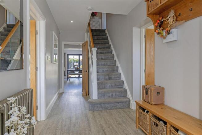 4 bed Detached for sale Image 5