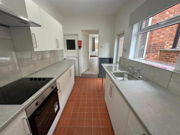 Kitchen 2.jpeg
