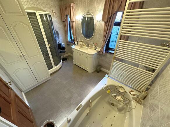 Bathroom 009