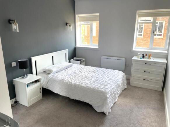 2 bed Flat to rent Image 4
