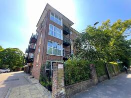 Flat 2, 72 Cedar Lodge, Oakley Road, Southampton SO16 4LE