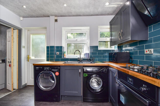 3 bed Semi-Detached for sale Image 6