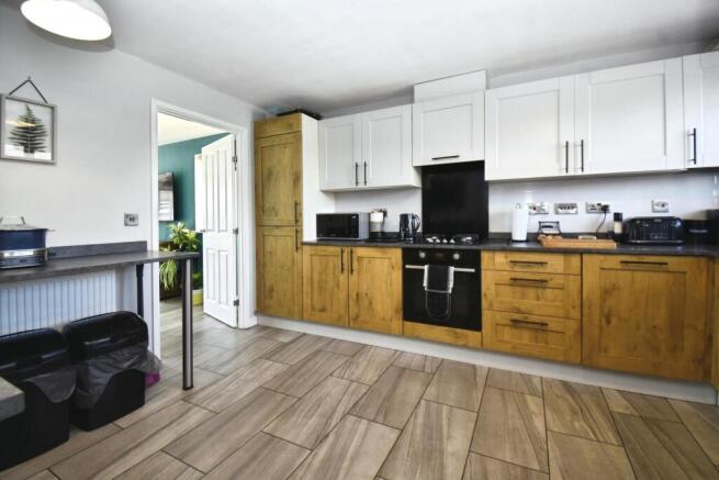 3 bed Semi-Detached for sale Image 9