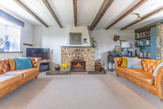 LIVING / DINING ROOM