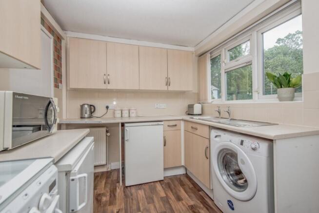 2 bed Flat for sale Image 4