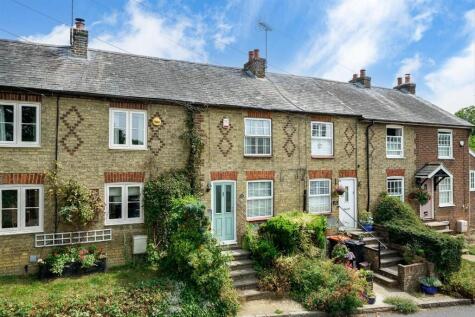 Dunstable Road, Studham, LU6 2QF