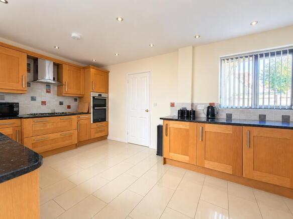 The Uplands, Nailsea, North Somerset, BS48 photo 2